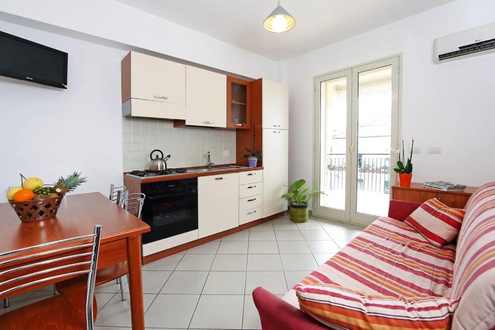 Riviera Ionica Aparthotel Santa Teresa Di Riva Luaran gambar