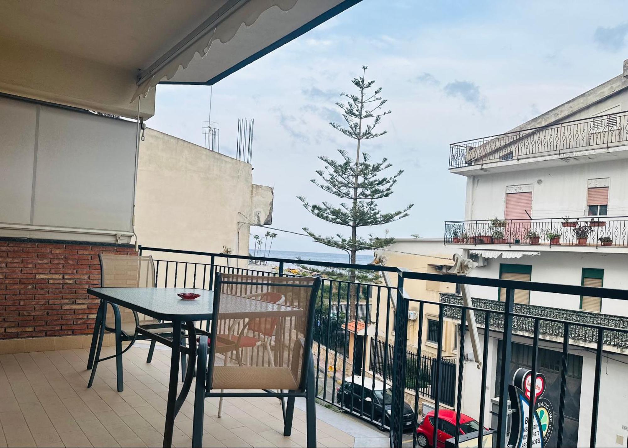Riviera Ionica Aparthotel Santa Teresa Di Riva Luaran gambar