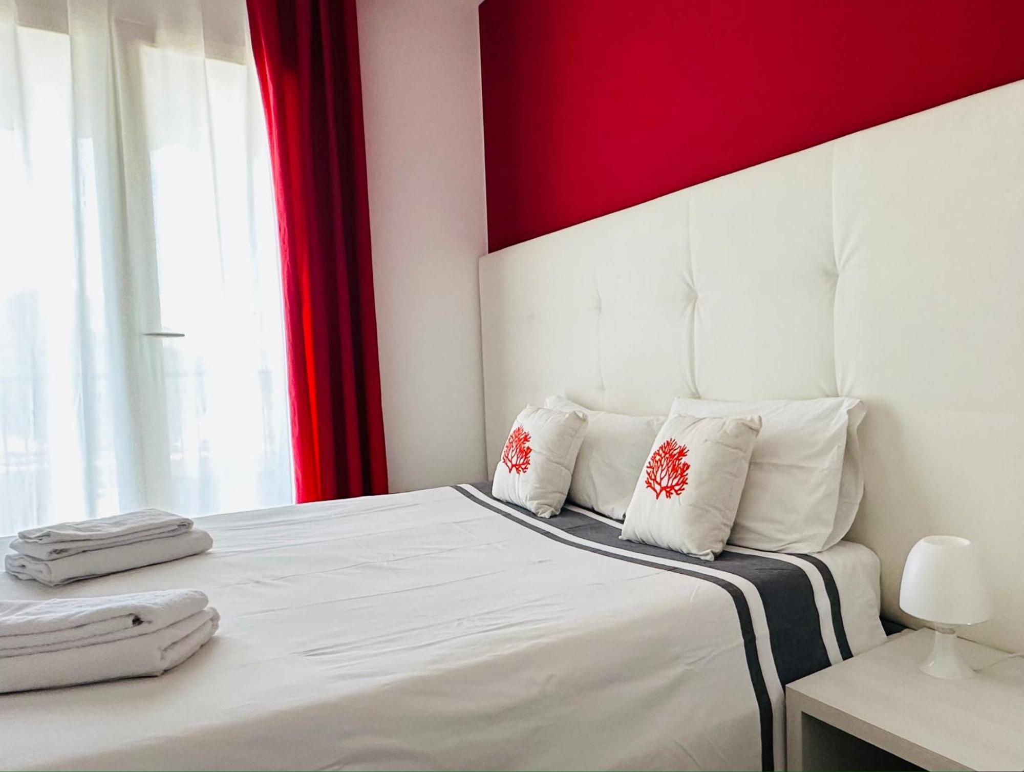 Riviera Ionica Aparthotel Santa Teresa Di Riva Luaran gambar