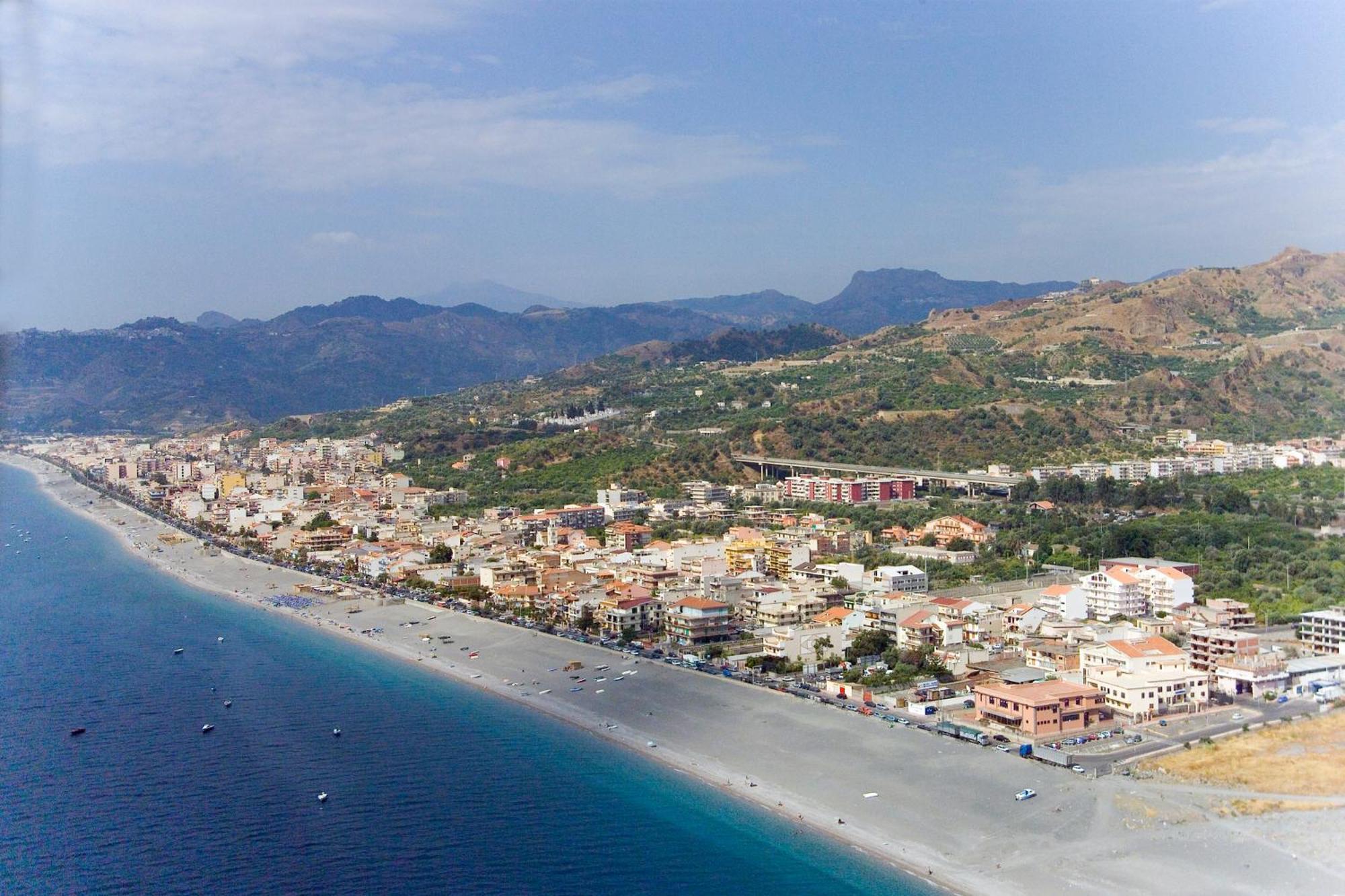Riviera Ionica Aparthotel Santa Teresa Di Riva Luaran gambar